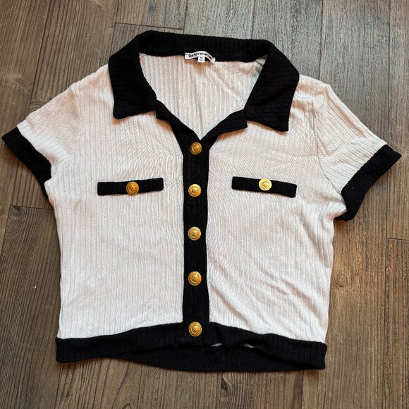 REFORMATION BLACK AND WHITE GOLD BUTTON OLD MONEY T SHIRT CROP TOP - MEDIUM - Picture 3 of 6